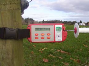 N�rbild av Batt-Latch:ens display och inst�llningsknappar